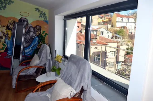 Artistic Loft — Мансарден апартамент с изглед