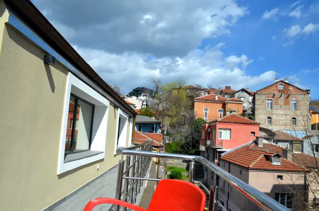 Балконът на Artistic Loft с изглед към стария Пловдив
