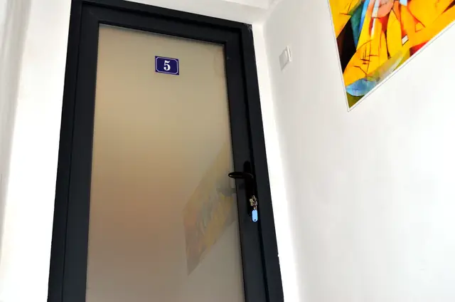 Входна врата на Artistic Loft